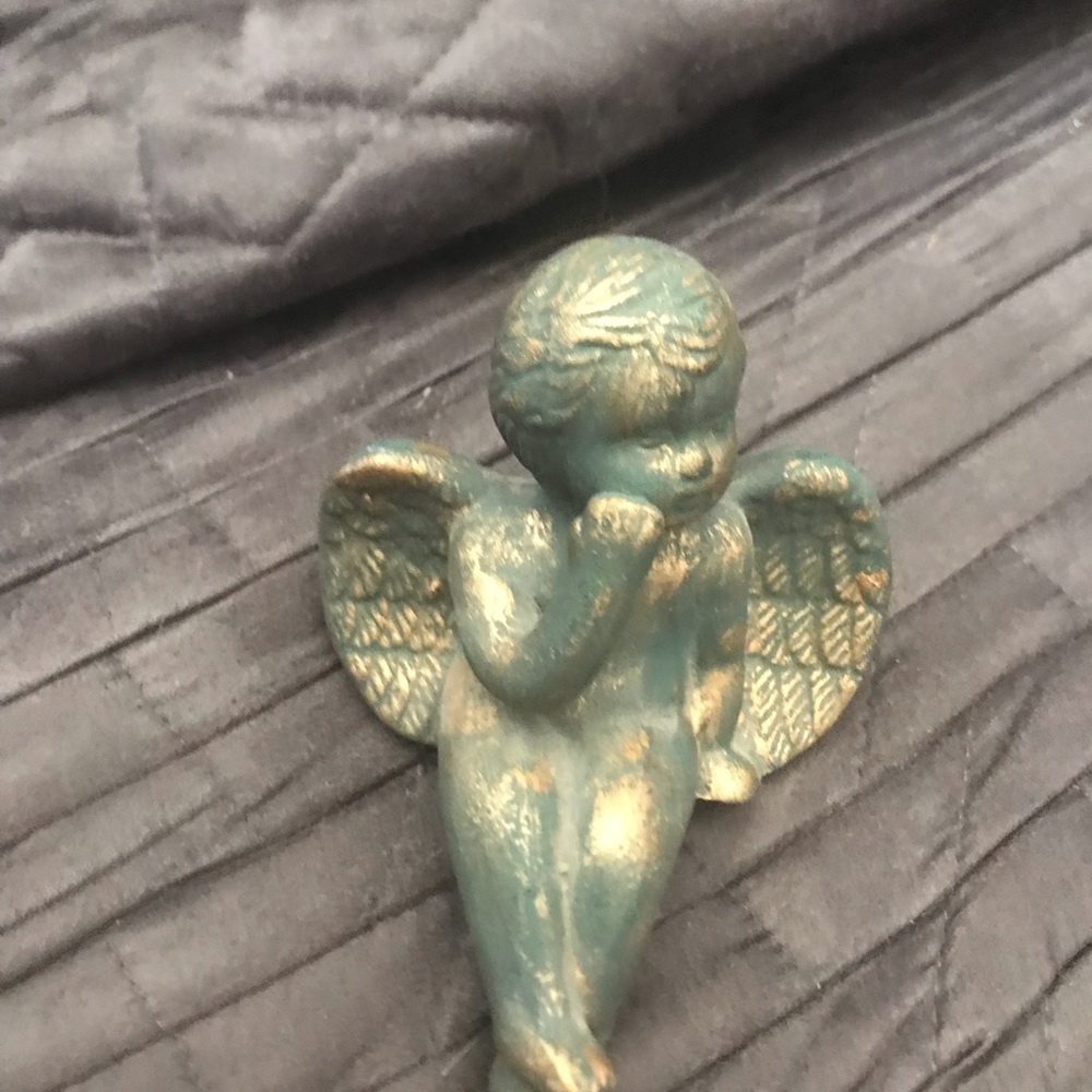 Angel figure